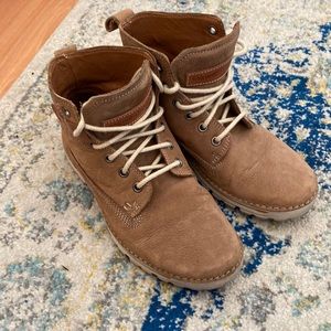 Weinbrenner suede sneakers in tan size 36